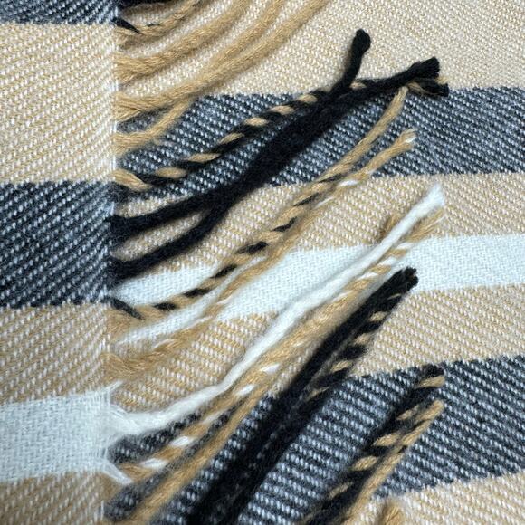 NWT Kelly & Katie V. Fraas Plaid Poncho Fringe Trim Black Beige Ivory OSFM - Picture 7 of 11